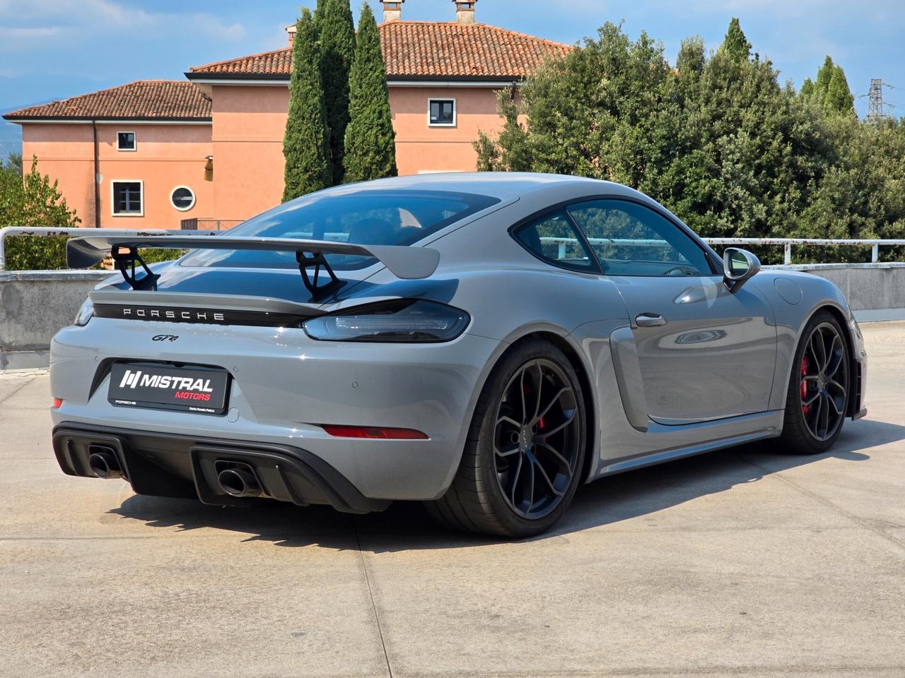 Porsche Cayman GT4