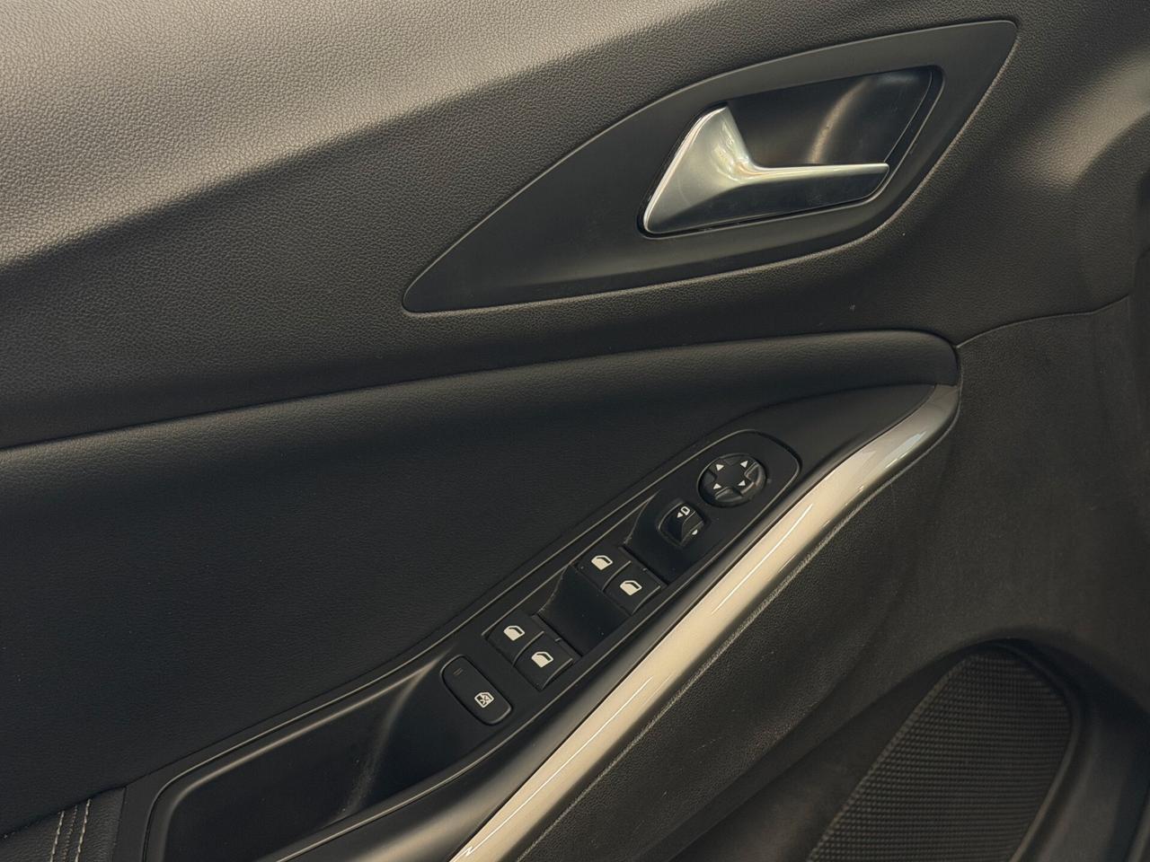 Opel Grandland GSe awd Benzina/plug-in 1.6cc 300cv automatica