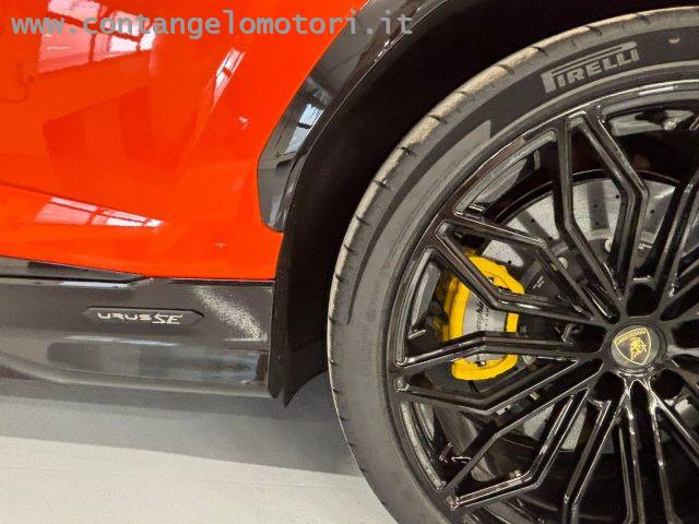 LAMBORGHINI Urus 4.0 SE vettura ufficiale