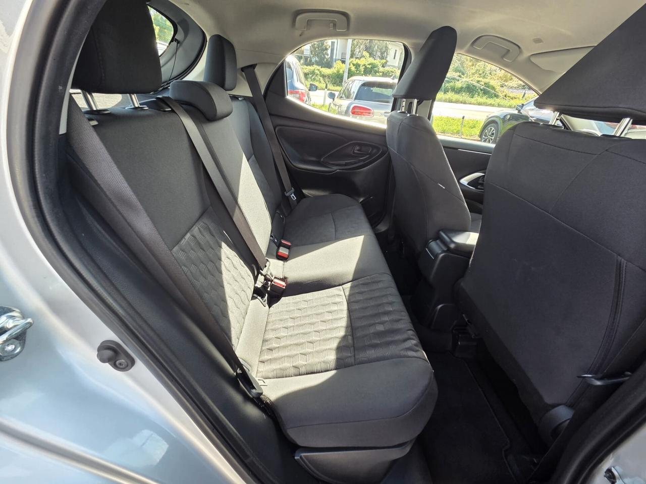 Toyota Yaris 1.5 Hybrid 5 porte Active *full-hybrid* neopatentati* NO VINCOLI FINANZIARI--