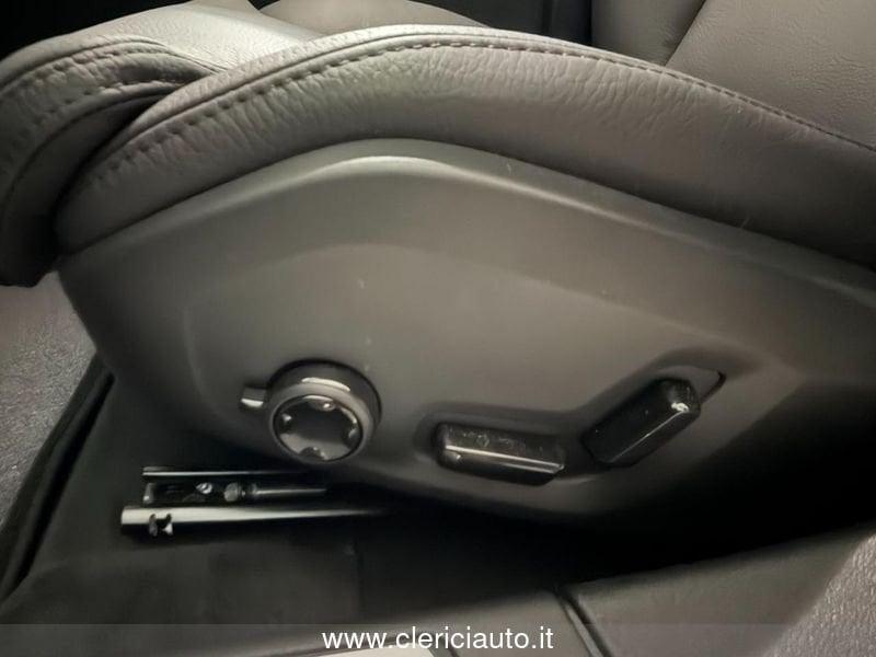 Volvo V60 Cross Country B4 (d) AWD automatico Plus