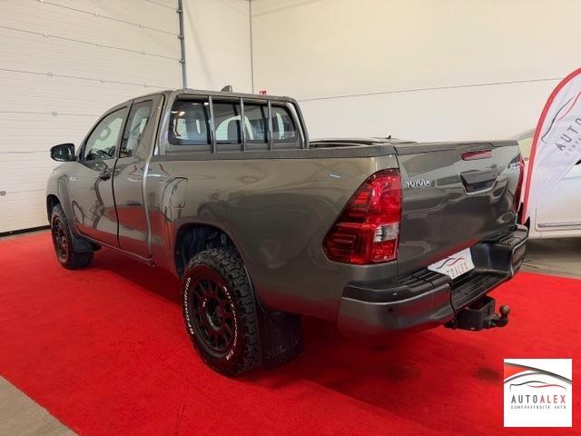 TOYOTA Hilux 2.4 d-4d C&C 4x4 Comfort GANCIO TRAINO