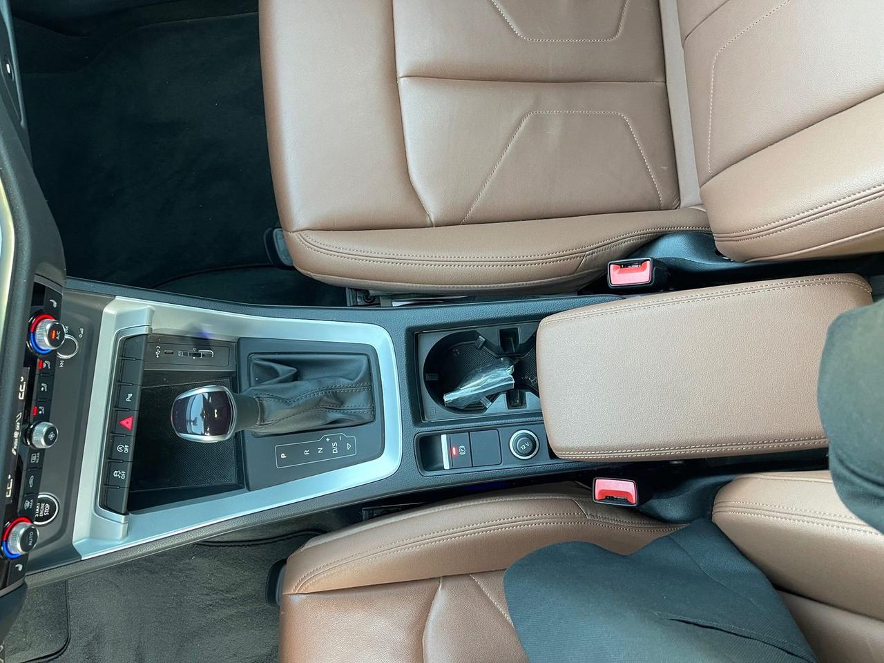 Audi Q3 2.0 35 TDI Business #10639
