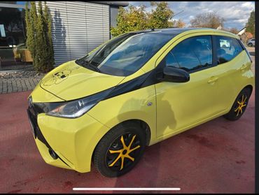 Toyota Aygo 1.0 VVT-i 69 CV 5 porte x-play MMT