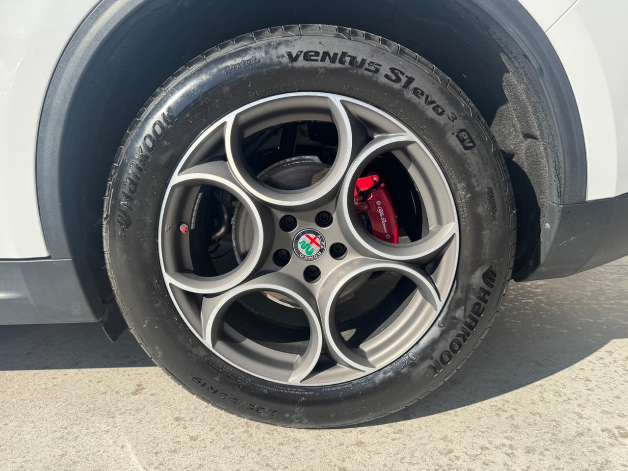 Alfa Romeo Stelvio 2.2 Turbodiesel 160 CV AT8 RWD Super Business Red Edition