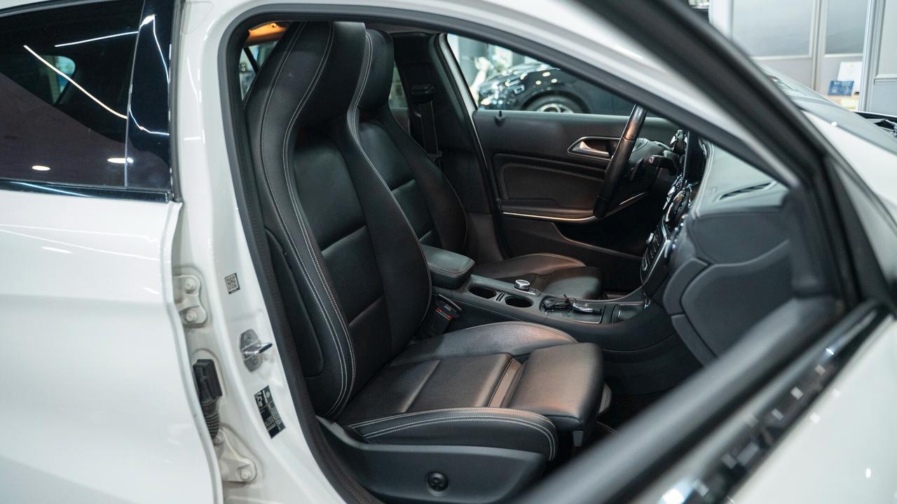 Mercedes-benz GLA 200 D NIGHT EDITION AUTO TETTO CARBONIO NAVI PELLE FULL OPTIONAL
