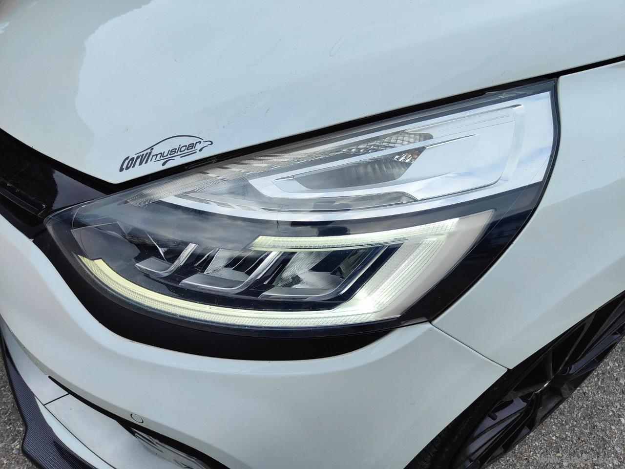 RENAULT Clio TCe 220 EDC R.S. TROPHY Akrapovic + MAXTON