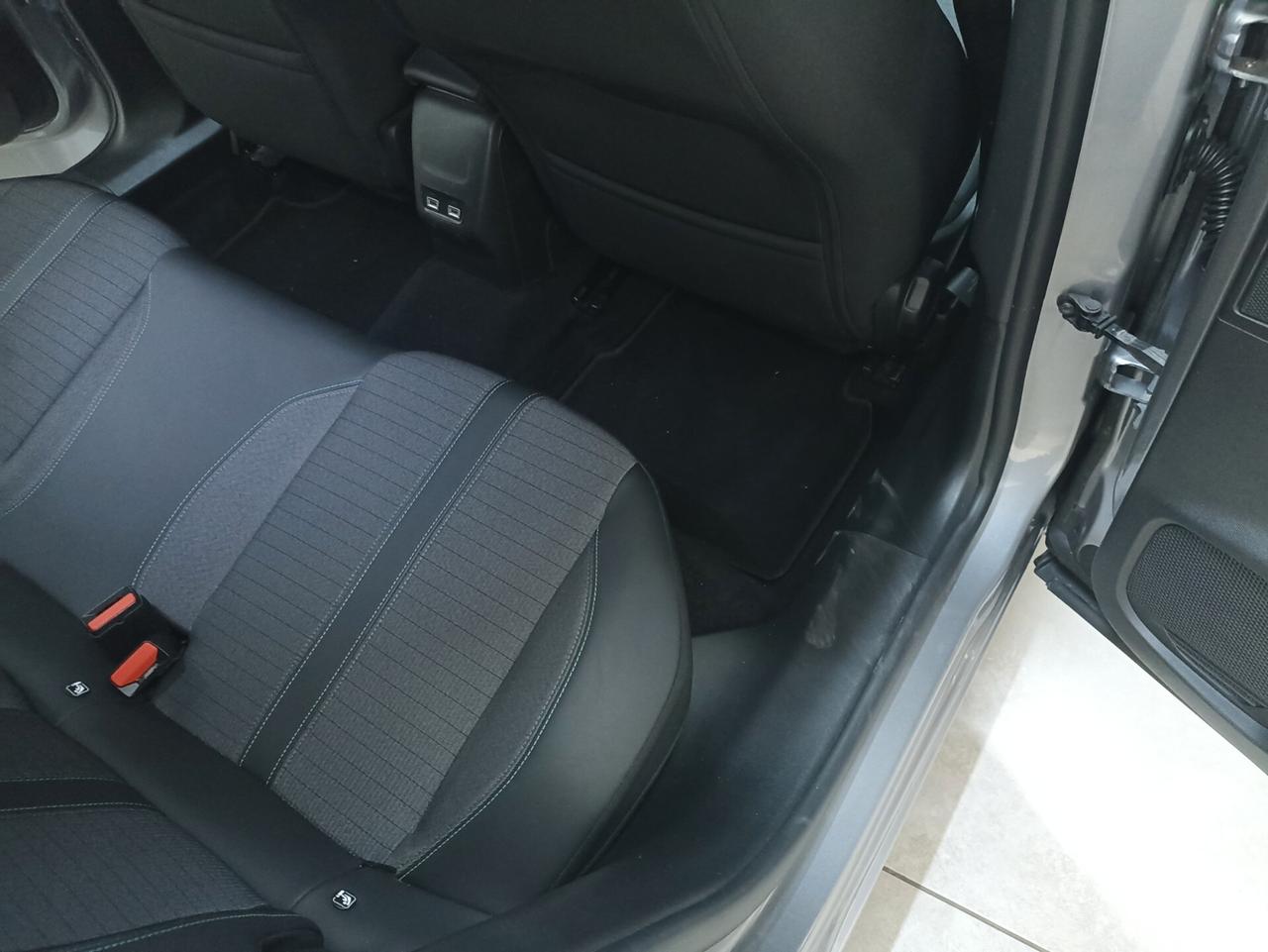 Peugeot 2008 BlueHDi 130 S&S EAT8 Allure Pack