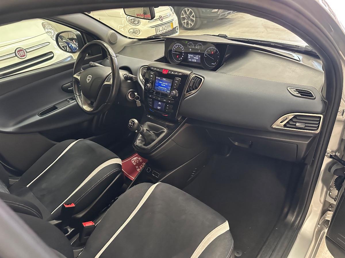 LANCIA - Ypsilon - 1.2 69 CV 5p. Platinum