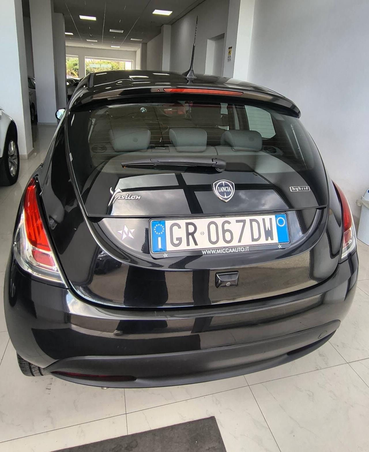 Lancia Ypsilon 1.0 FireFly 5 porte S&S Hybrid Gold
