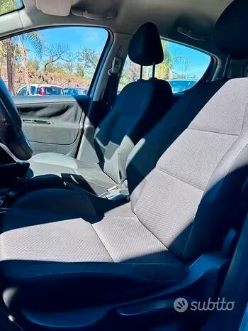 Peugeot 207 1.4 HDi 68 CV - 2011