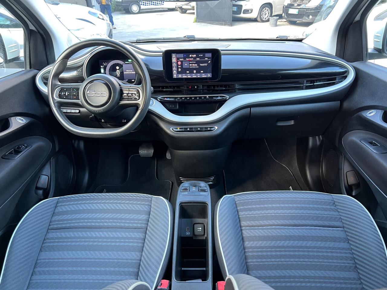 Fiat 500 500e Berlina 42 kWh La Prima