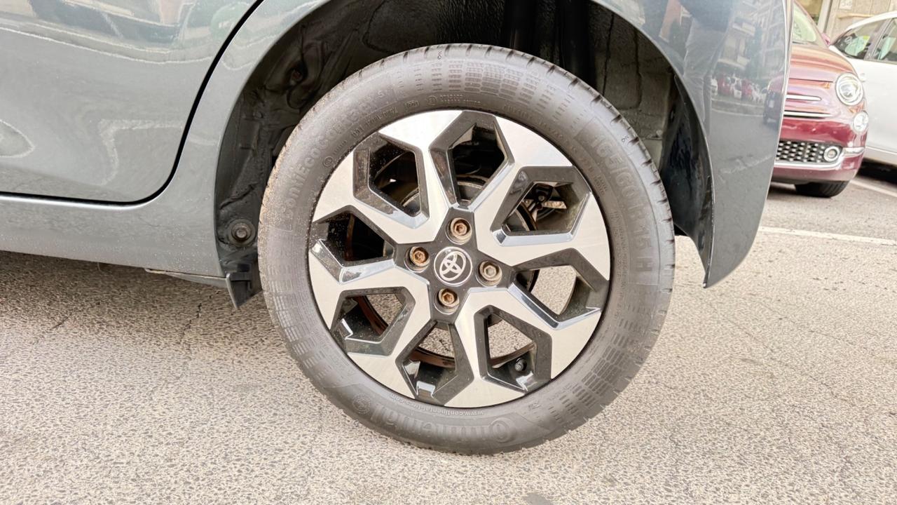 Toyota Aygo Connect 1.0 VVT-i 72 CV 5 porte x-play LED NAVI KAMERA PDC CERCHI 16 BLUETOOTH