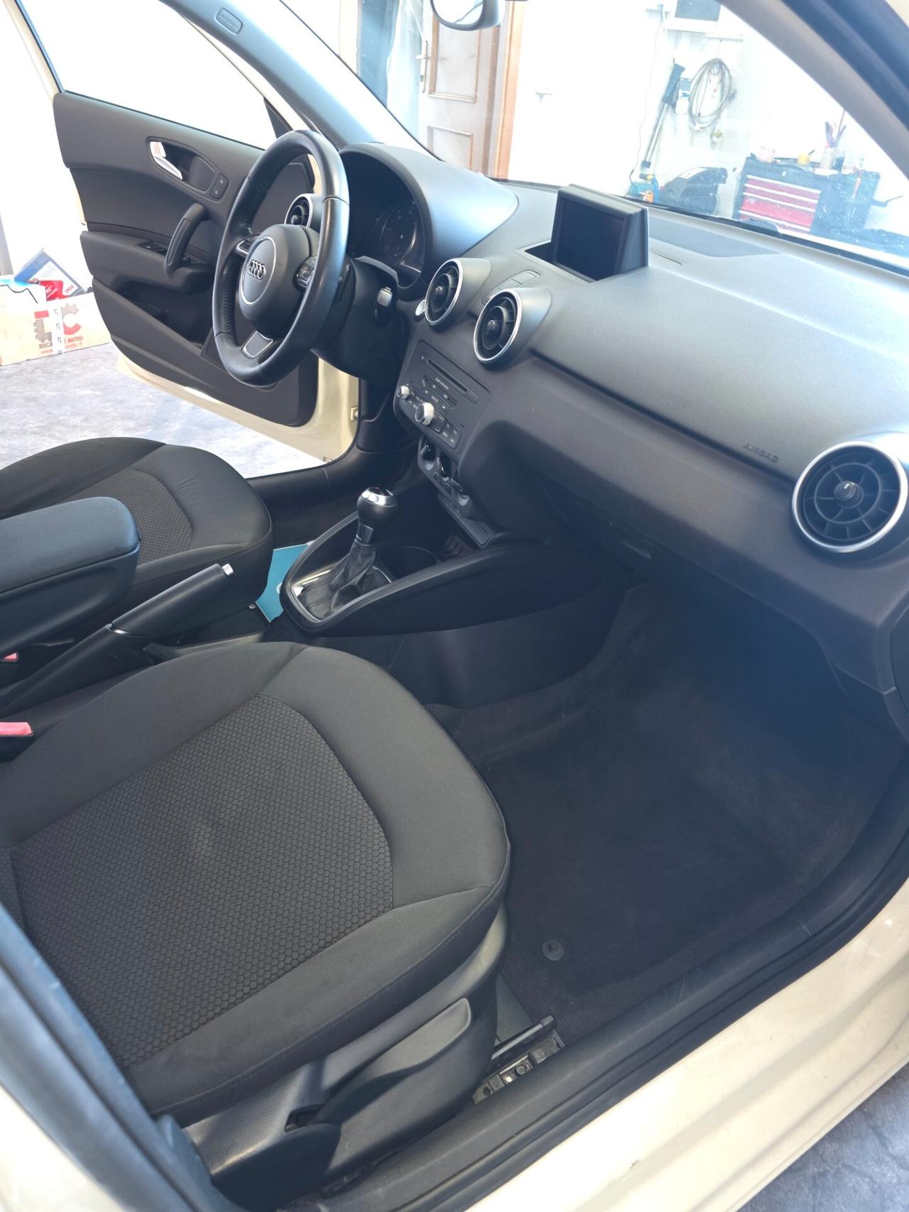 Audi A1 1.6 TDI S tronic Attraction