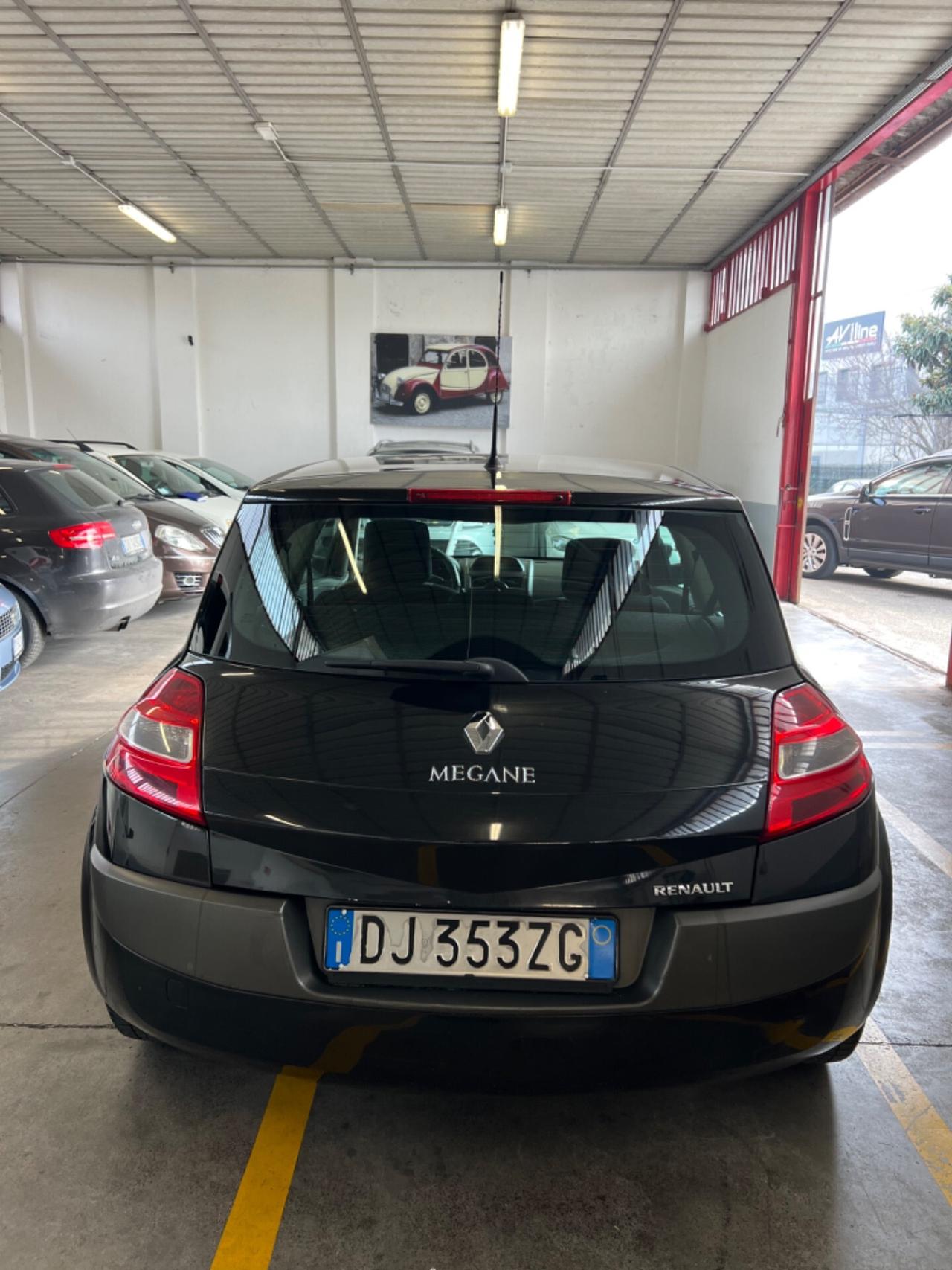 Renault Megane Mégane 1.6 16V 3 porte GPL Dynamique