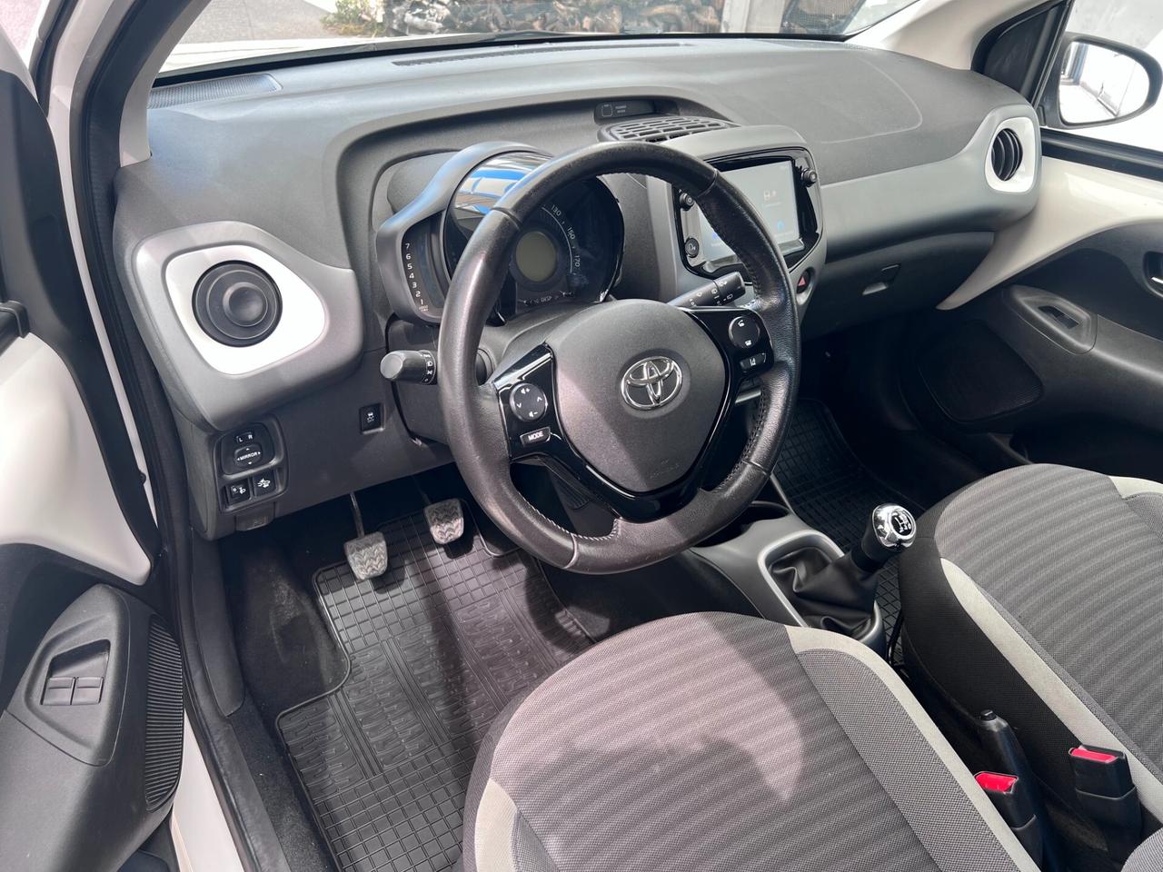 Toyota Aygo 5pt 1.0 72cv X-PLAY CLIMA/TELCAMERA/15; PERFETTA!!