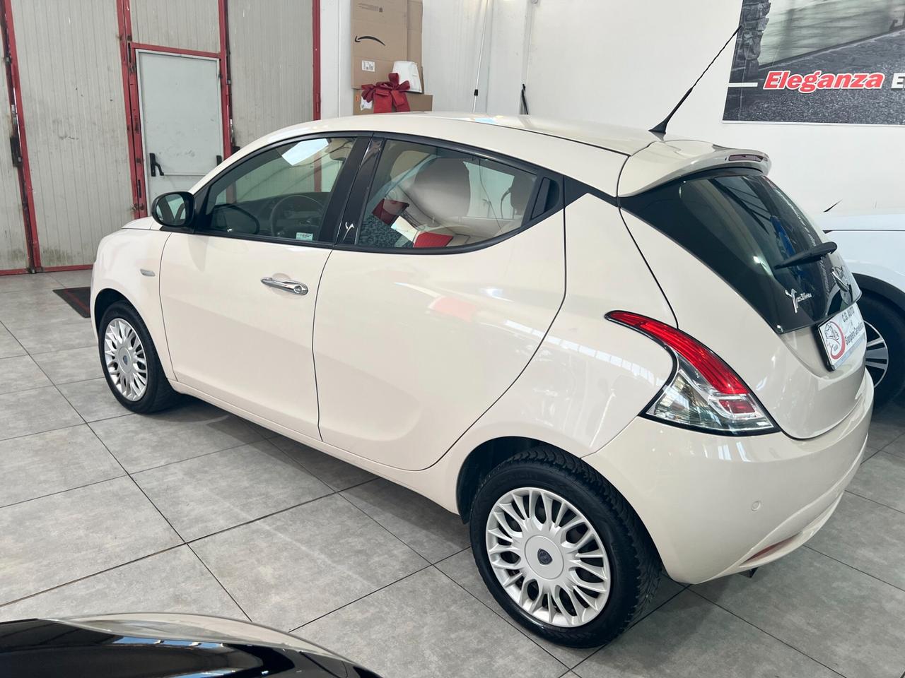 Lancia Ypsilon 1.2 69 CV Silver 2017