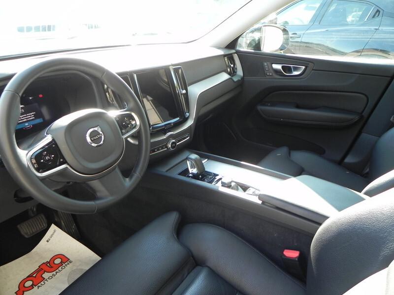 Volvo XC 60 XC60 B4 (d) automatico Plus Dark