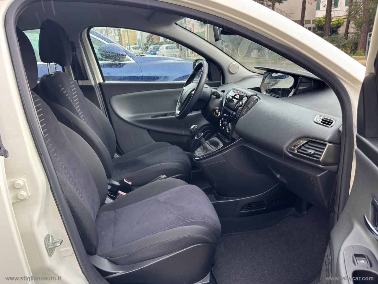 LANCIA Ypsilon 1.2 69 CV 5p. Silver