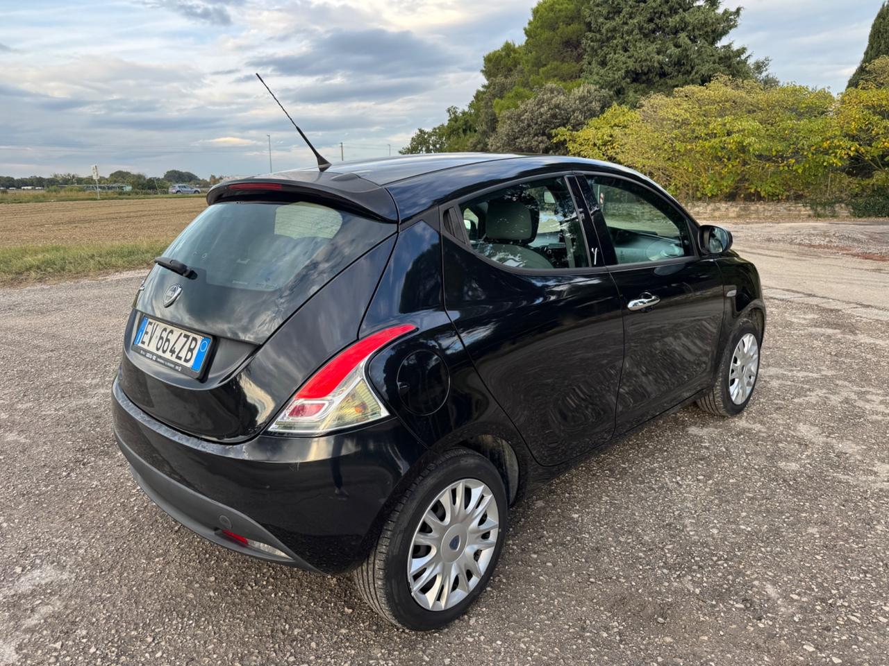 Lancia Ypsilon 1.2 69 CV 5 porte Elefantino