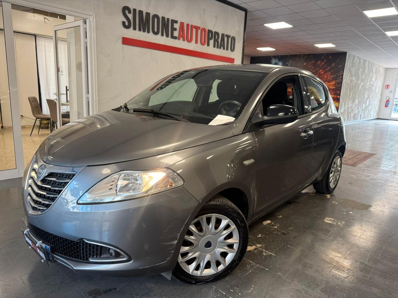Lancia Ypsilon 1.2 69 CV 5 porte Silver