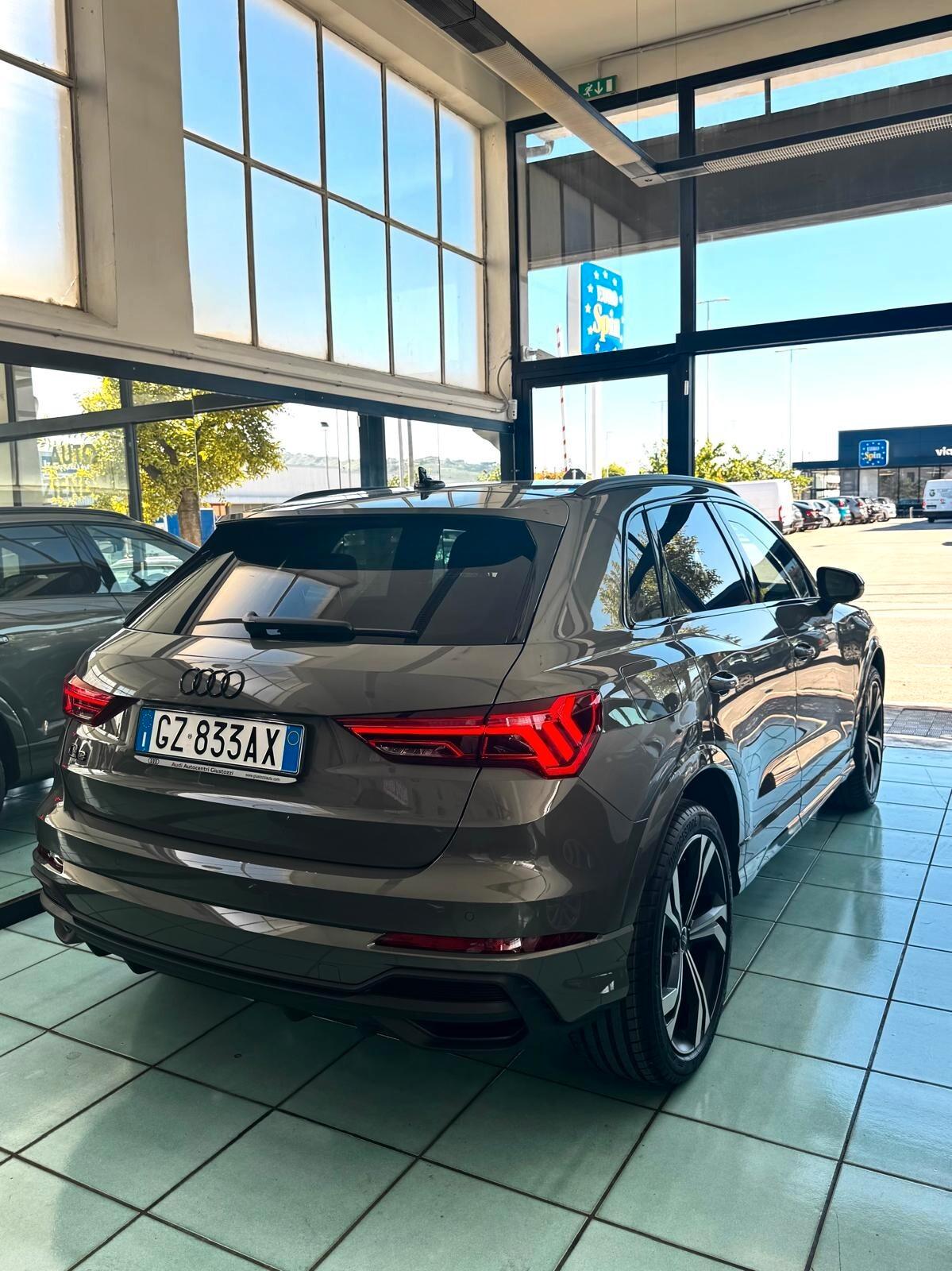 Audi Q3 35 TDI S tronic Identity Black