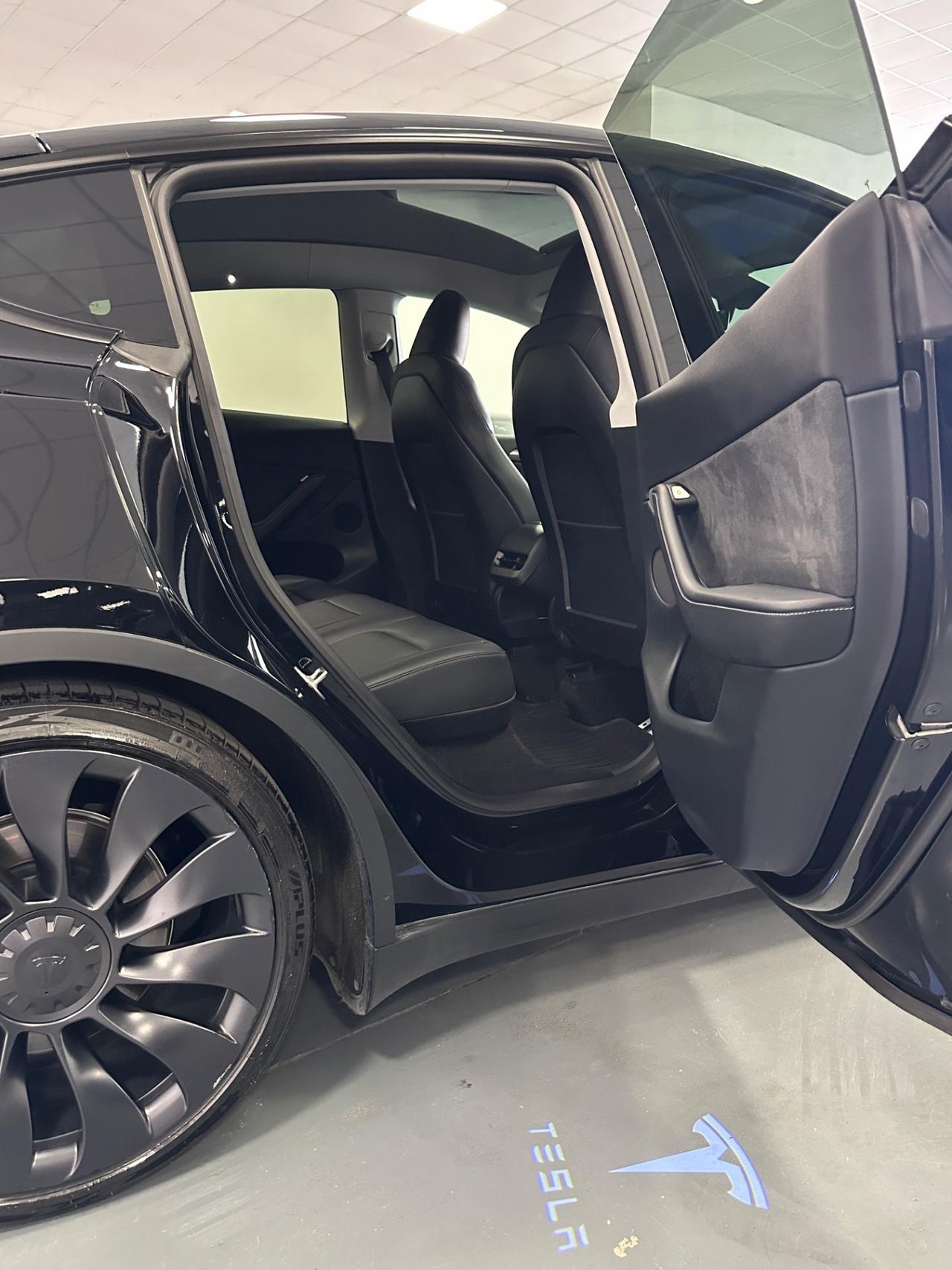 Tesla Model Y AWD Performance