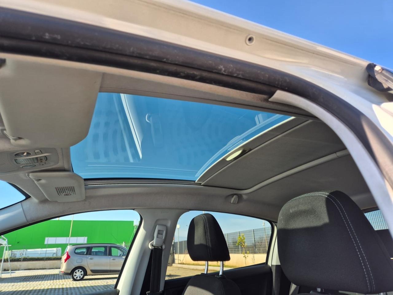 Peugeot 208 1.4 HDi 5 porte Allure tetto panoramico