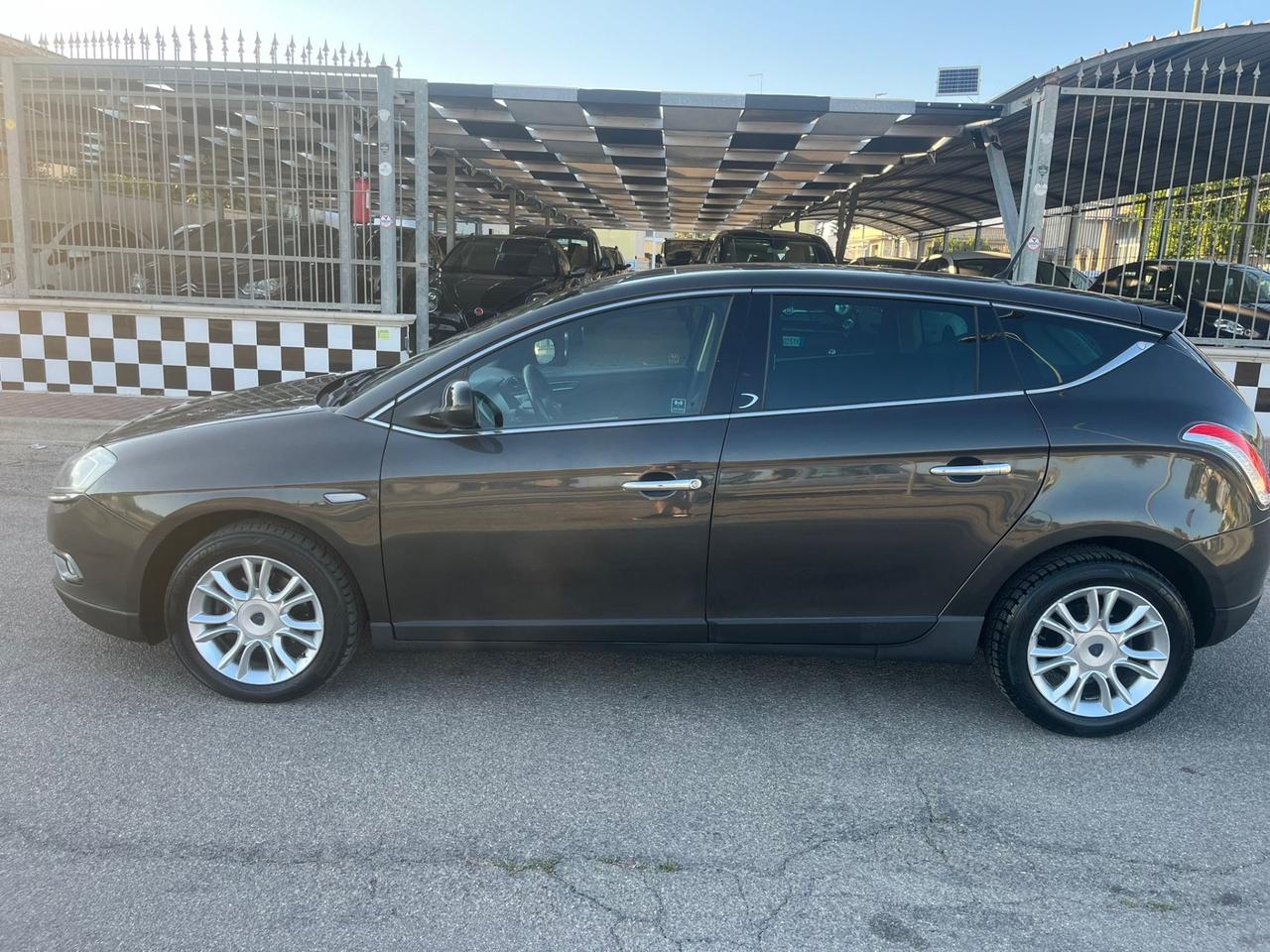 Lancia Delta 1.6 MJT Silver 2011