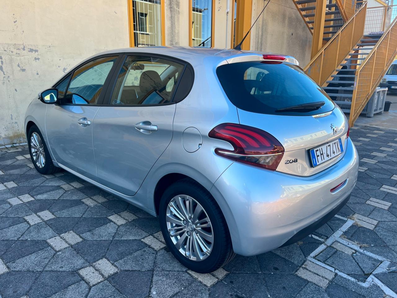 Peugeot 208 PureTech 82 5p. GPL Active