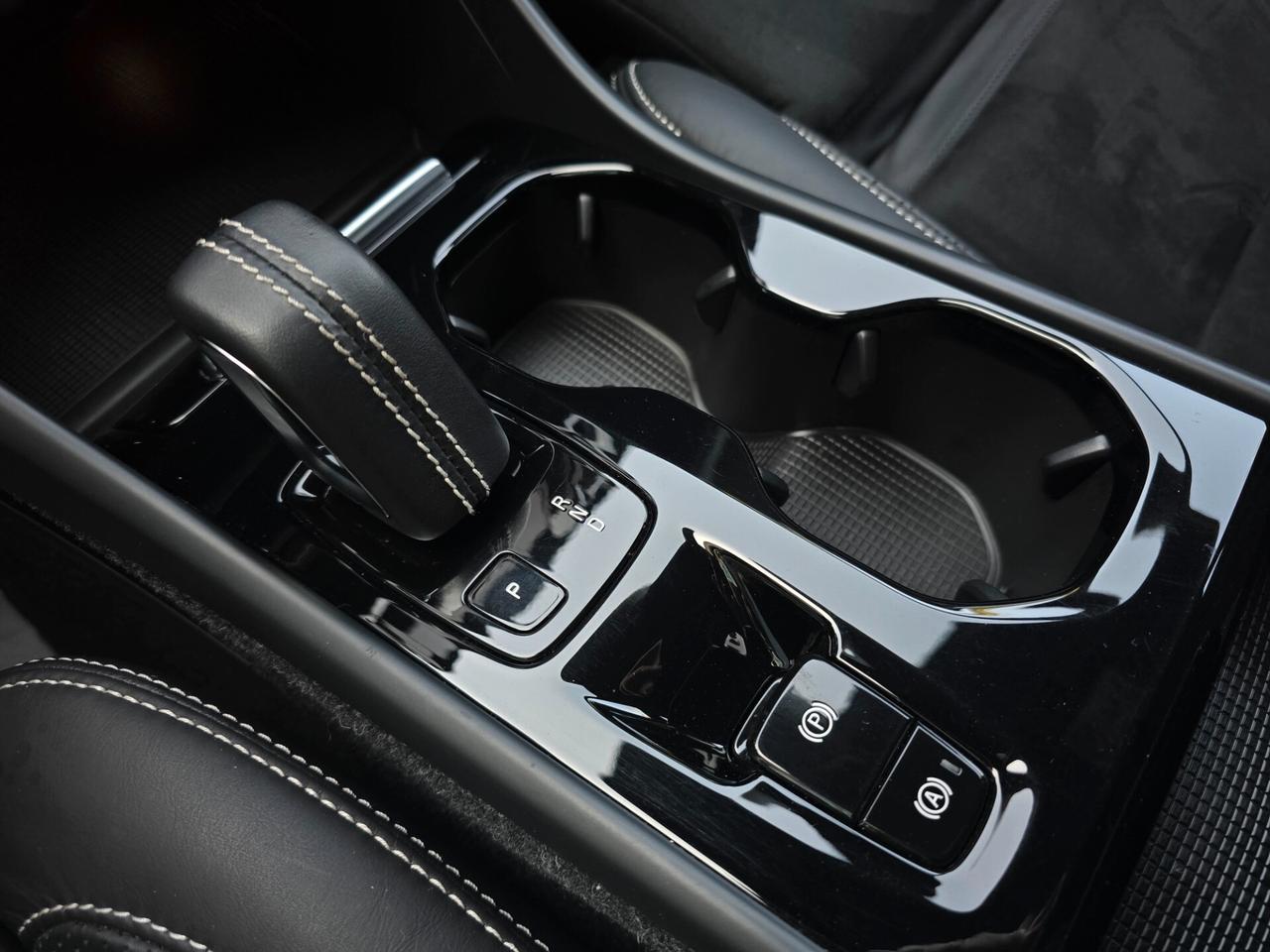 Volvo XC40 T5 Phev R-design AUT.+CAMERA 360°/SERVICE VOLVO