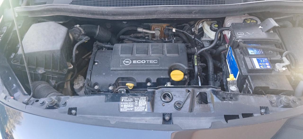 Pochi km Opel Meriva benzina neopatentati