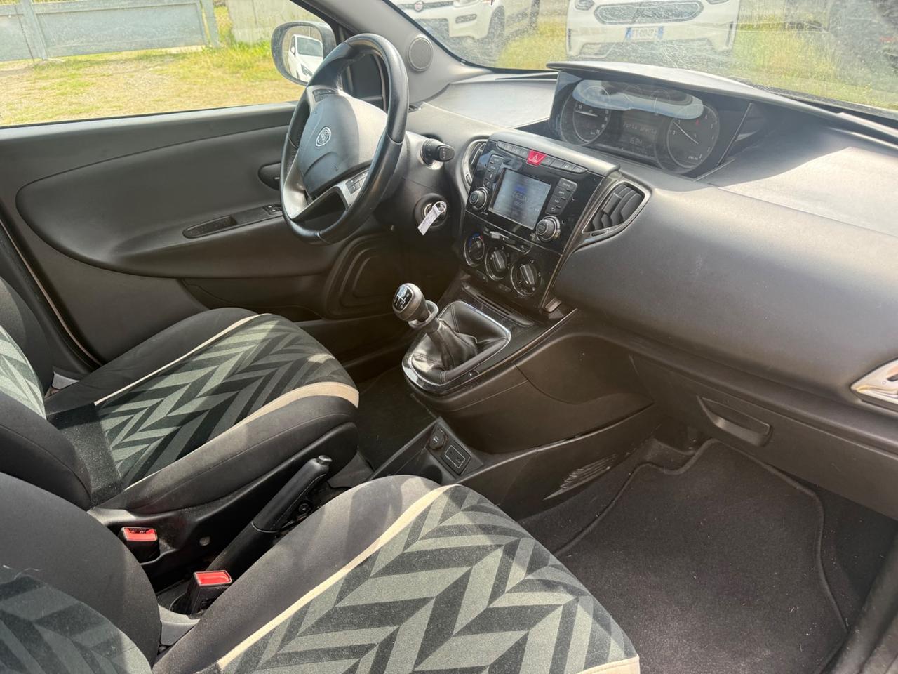 Lancia Ypsilon 1.2 69 CV 5 porte Platinum