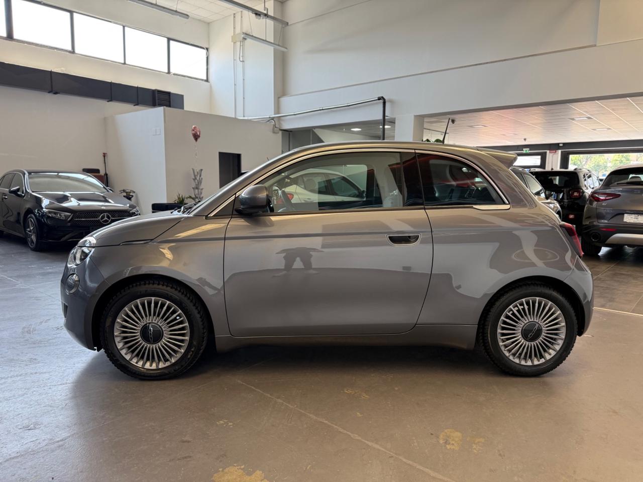 Fiat 500e Berlina 42 kWh La Prima NEOPATENTATI