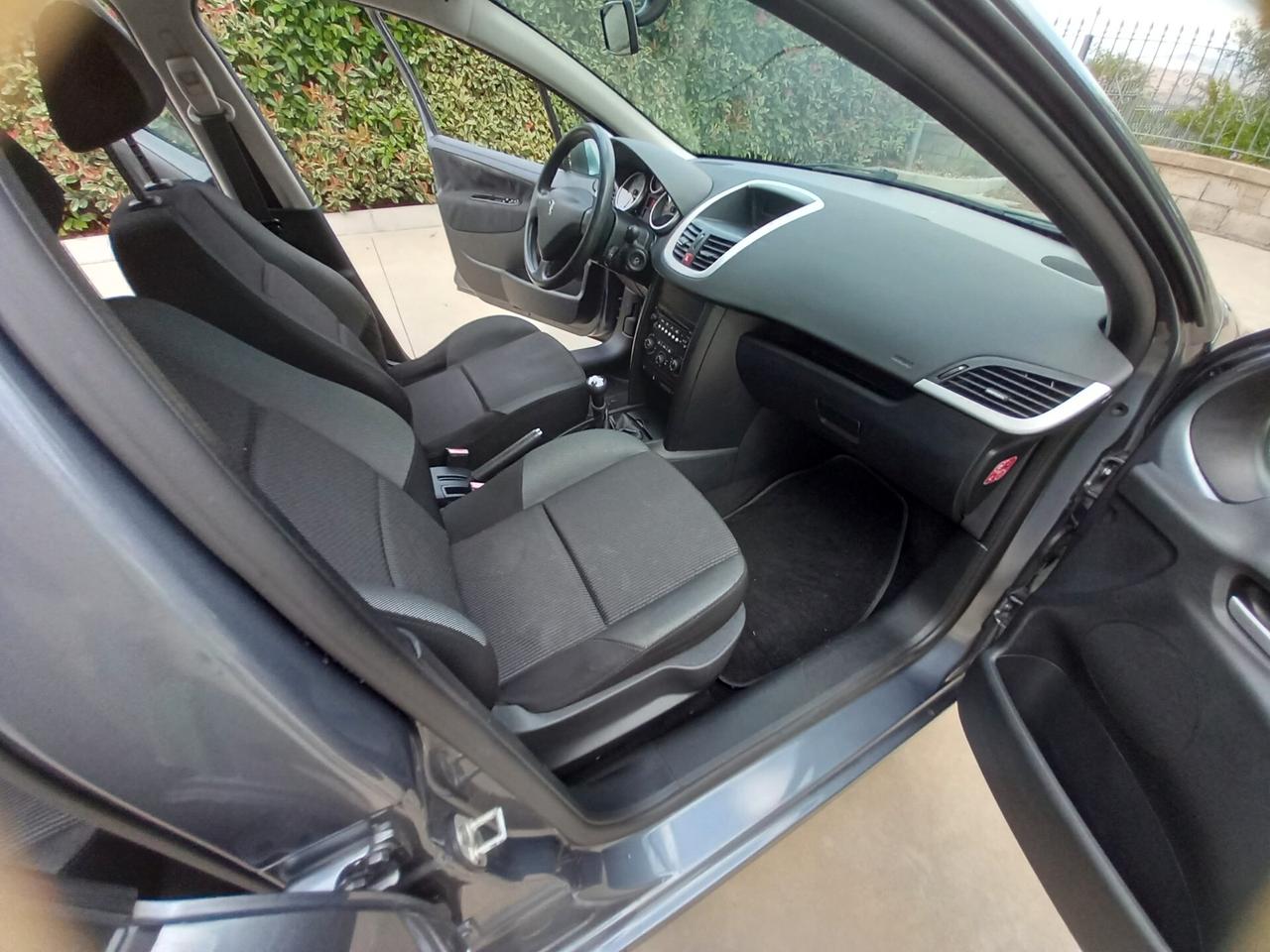 Peugeot 207 1.4 HDi 70CV 5p. Millesim 200
