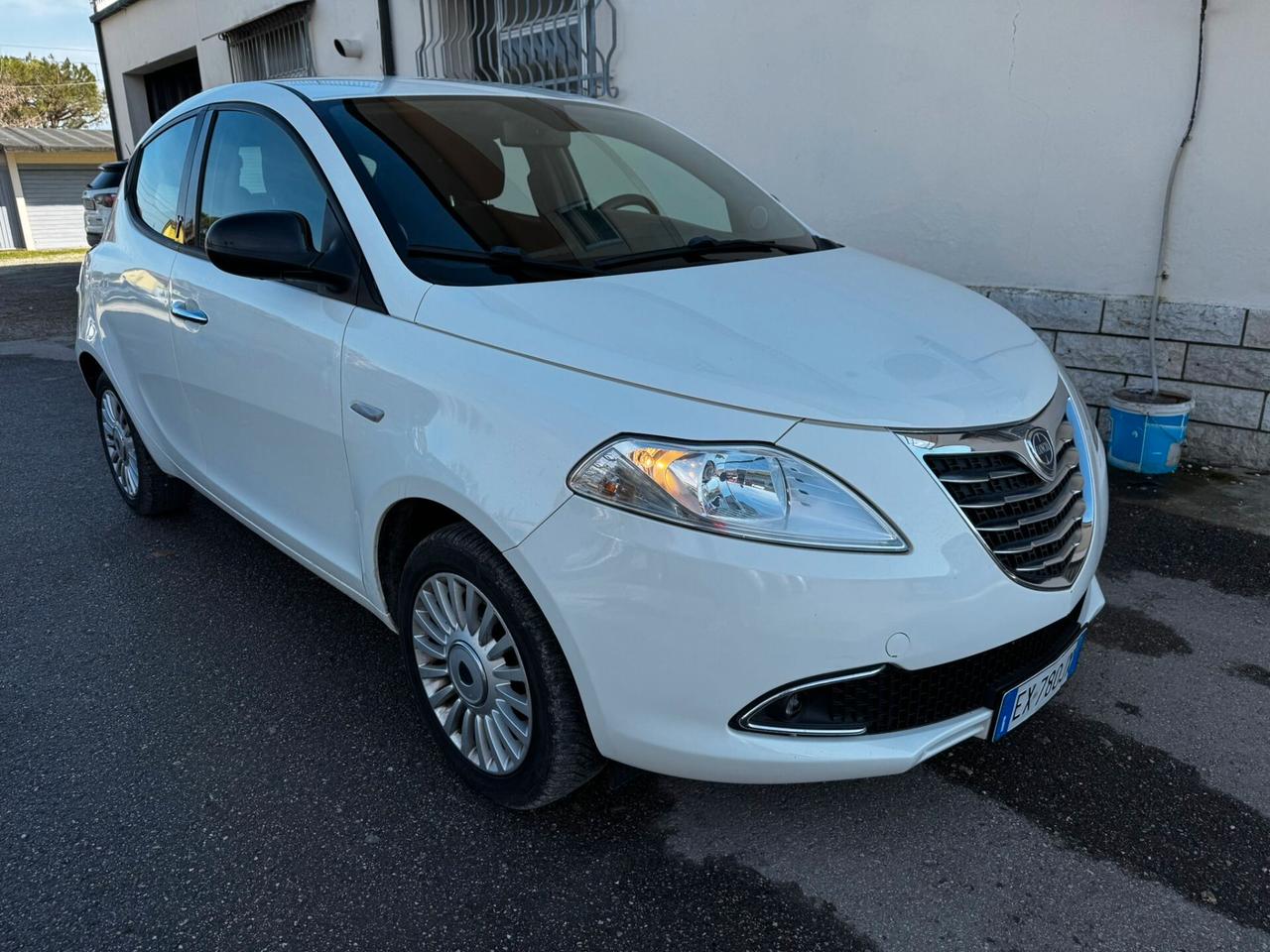 Lancia Ypsilon 0.9 TwinAir 85 CV 5 porte S&S Silver