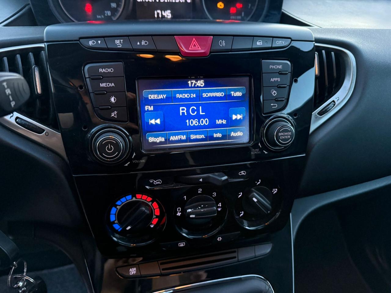 Lancia Ypsilon 1.2 69 CV 5 porte Unyca