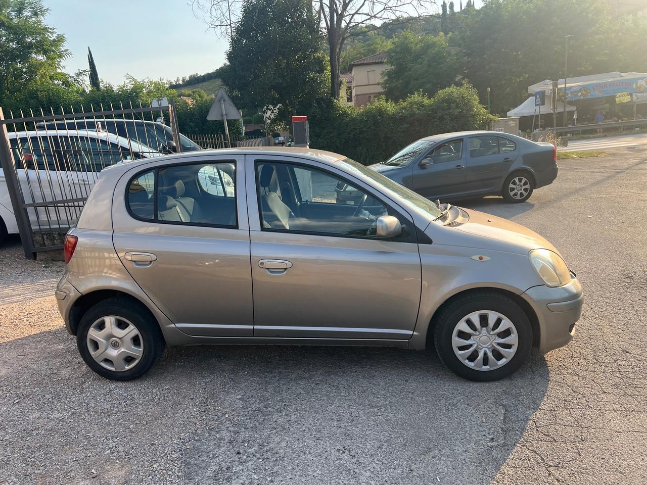 Toyota Yaris 1.0 5 porte