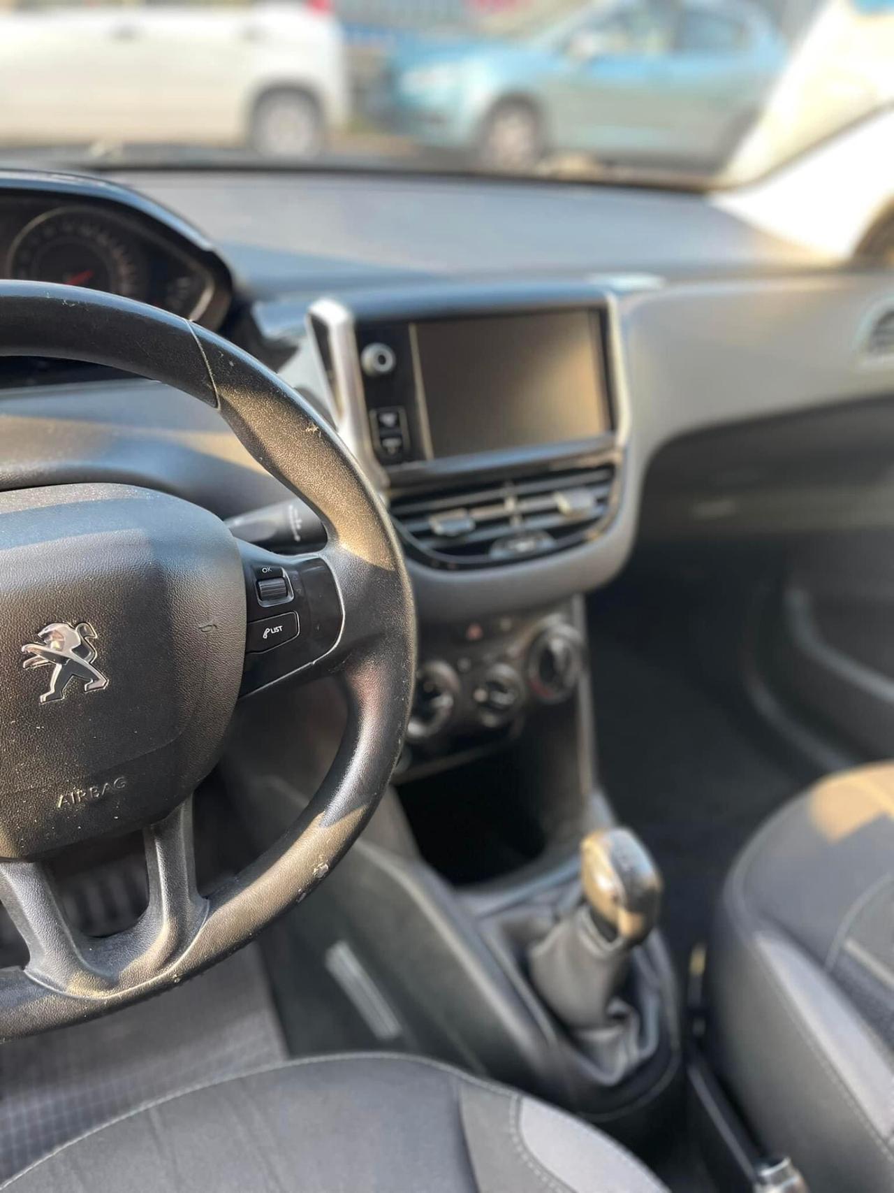 Peugeot 208 1.4 HDi 68 CV 5 porte Access ADATTA A NEOPATENTATI