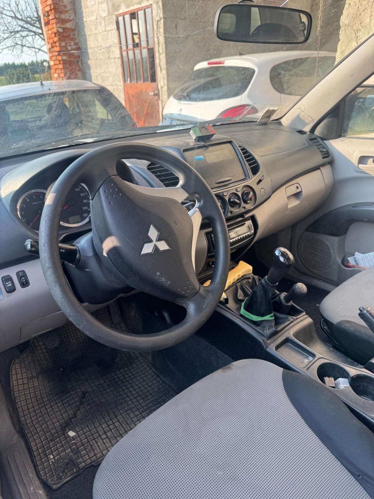 Mitsubishi L200 2.5 MOTORE DA SOSTITUIRE