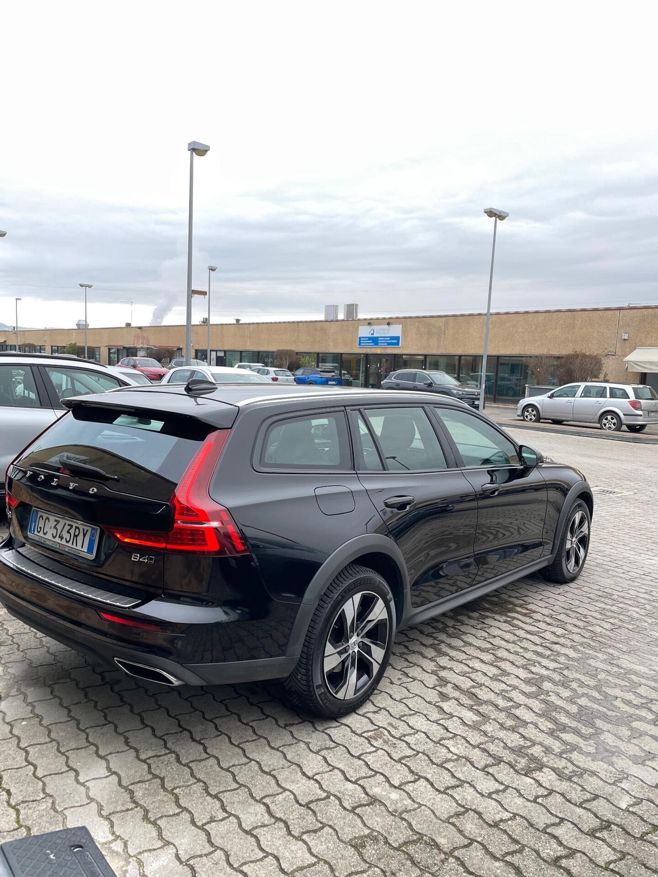 Volvo V60 Cross Country B4 (d) AWD Geartronic Business Pro Line