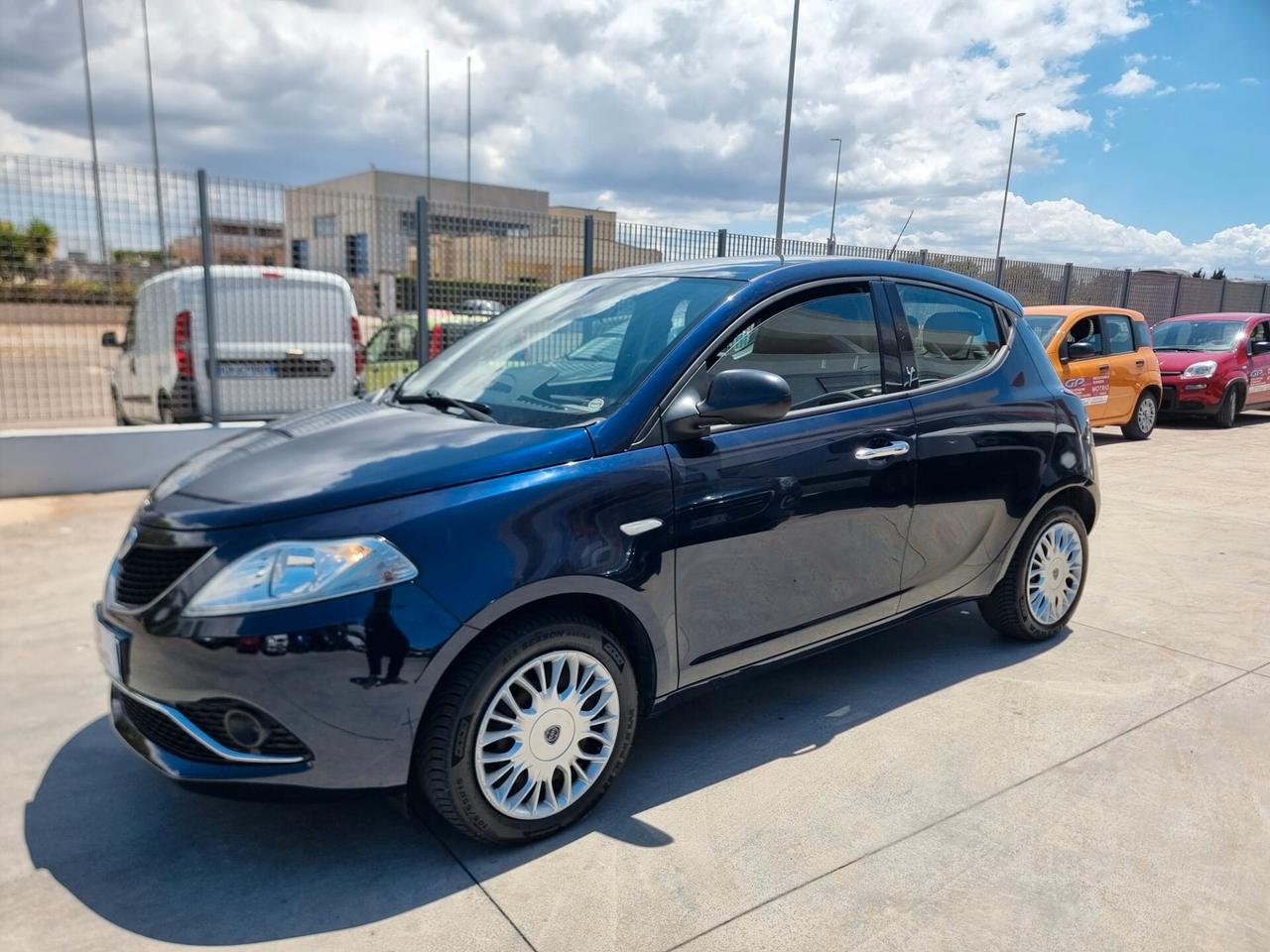 Lancia Ypsilon 1.2 69 CV 5 porte Silver KM 64000