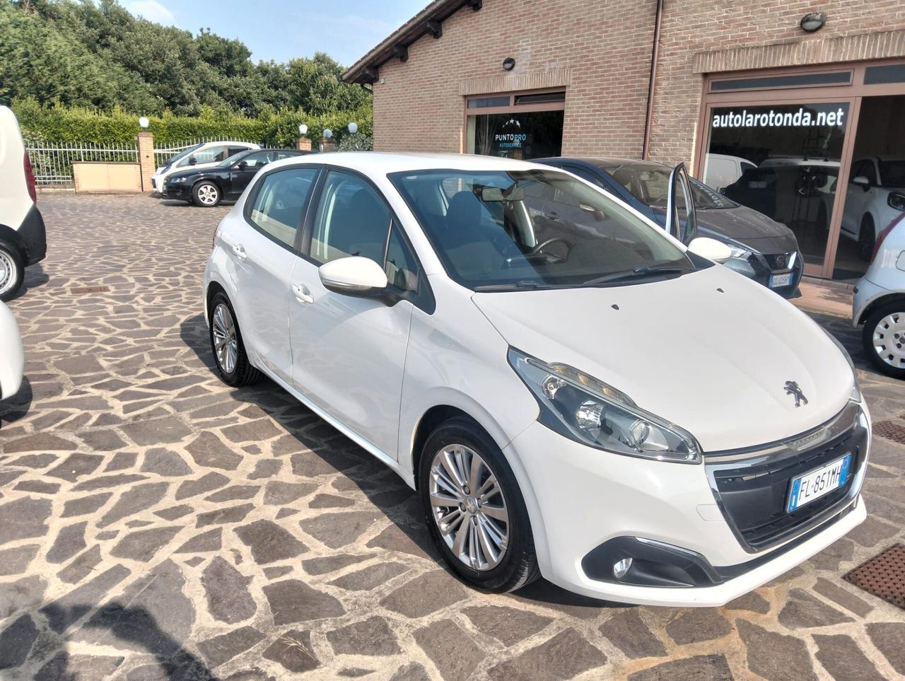 Peugeot 208 PureTech 82 5 porte Allure