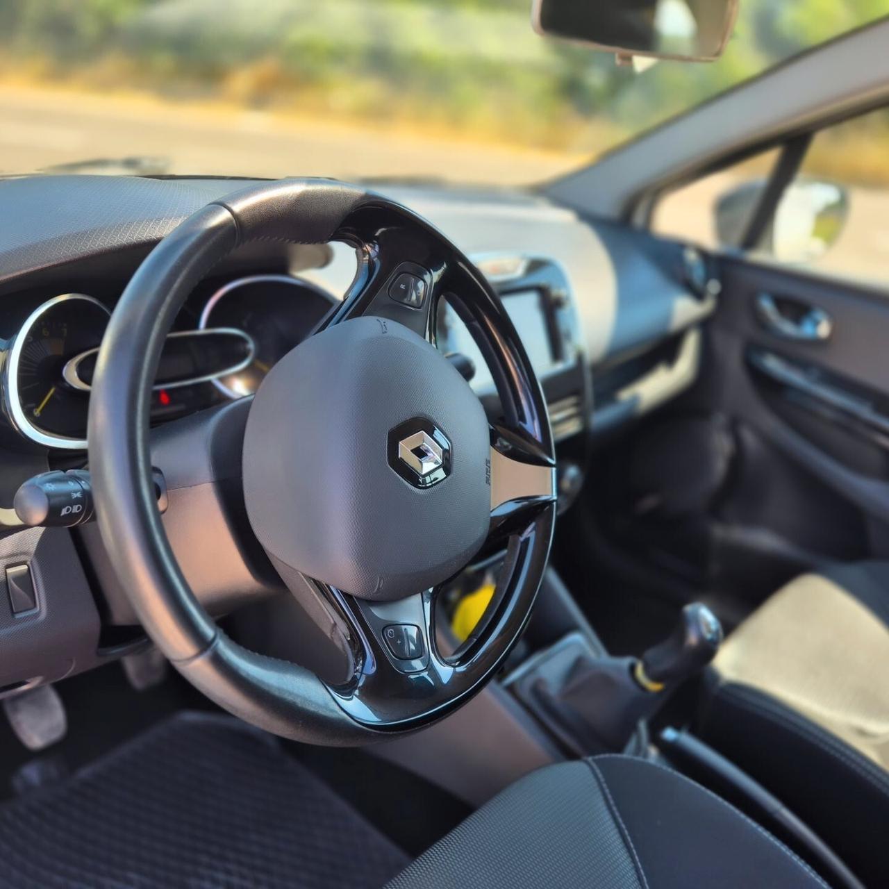 Renault Clio 1.2 75CV 5 porte ok neopatentati