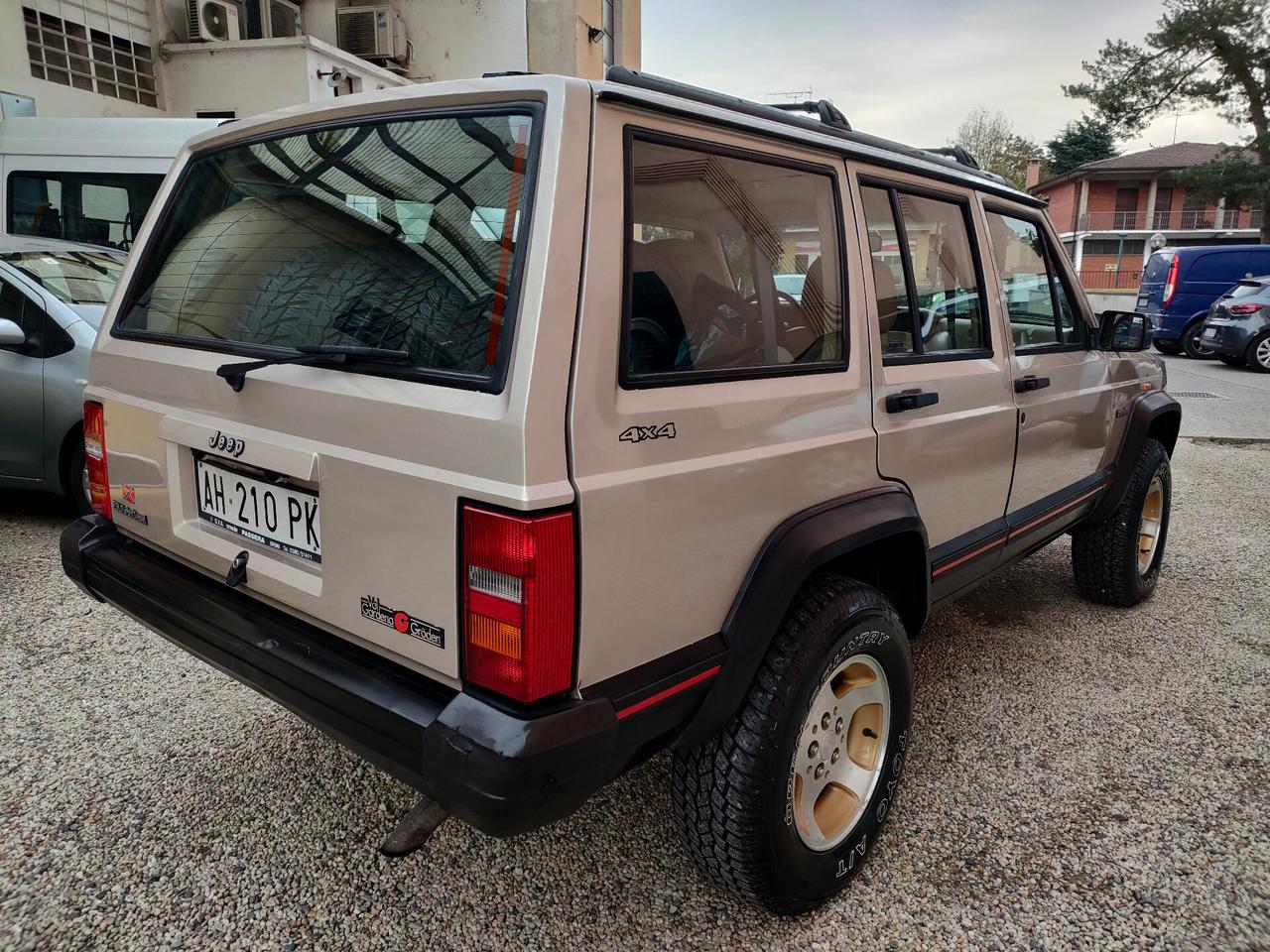 Jeep Cherokee 2.5 TD 5 porte Selec-Trac Country