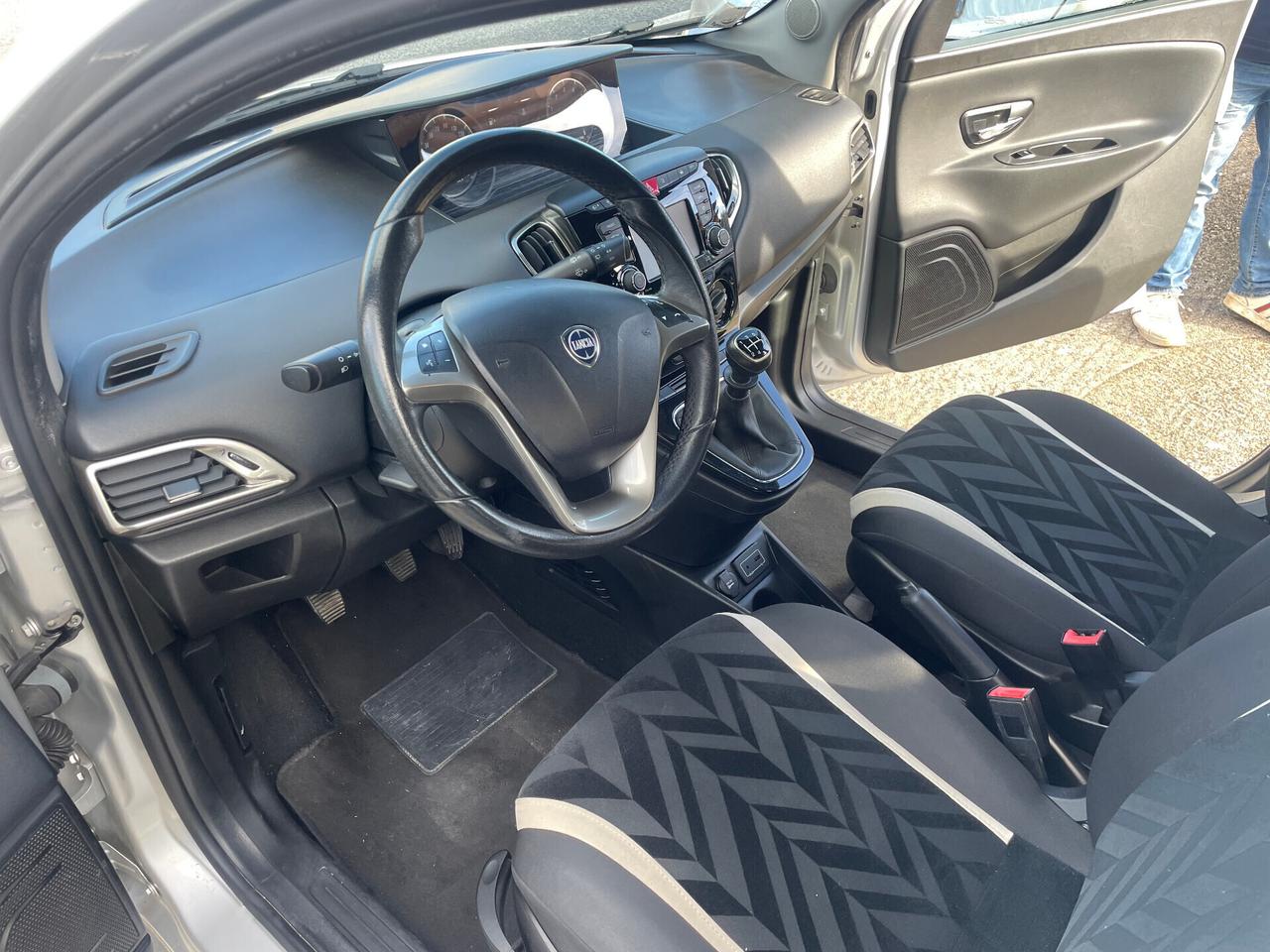 Lancia Ypsilon 1.2 69 CV 5 porte Gold