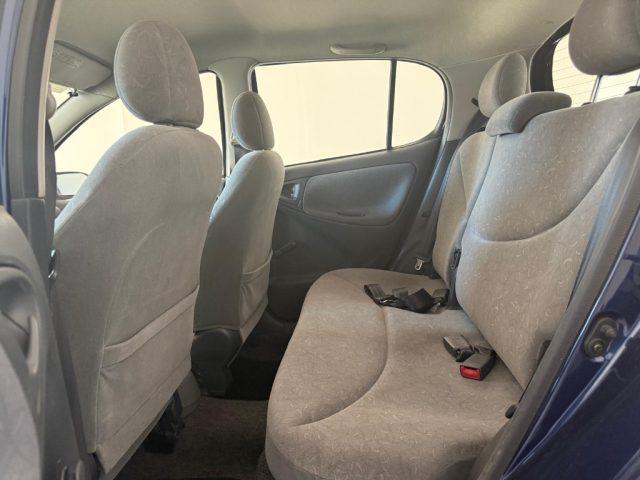 TOYOTA Yaris 1.0i 16V cat 5 porte