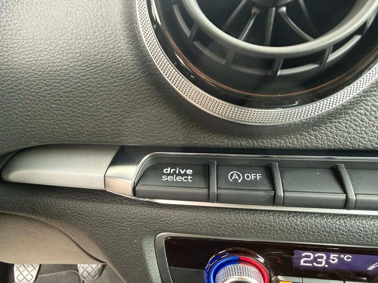 Audi A3 1.6 TDI 110 CV -3 PORTE- LEGGI NOTE