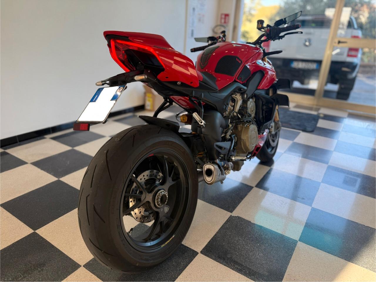Ducati Streetfighter V4S