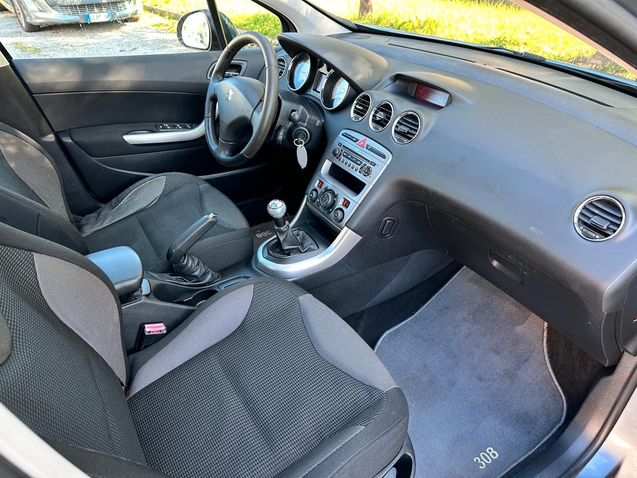 Peugeot 308 1.6 HDi 110CV 5p. Ciel Féline 2008